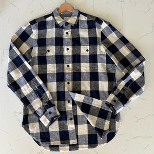 Gap Linen men’s button down dress shirt size S.